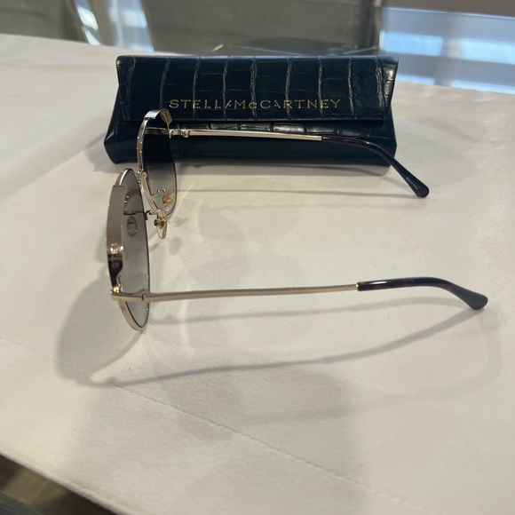 Stella McCartney Gold and Black Aviator Sunglasses - Picture 2 of 4